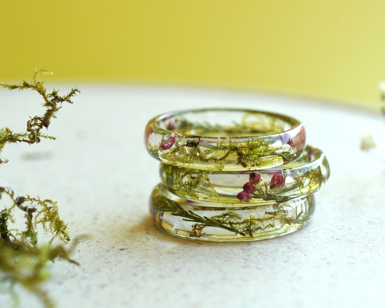 Enchanted Whisper Resin Ring: Nature-Inspired Elegance with Dried Moss and Heather Blooms