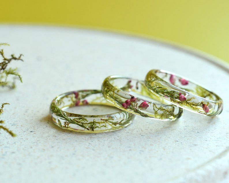 Enchanted Whisper Resin Ring: Nature-Inspired Elegance with Dried Moss and Heather Blooms