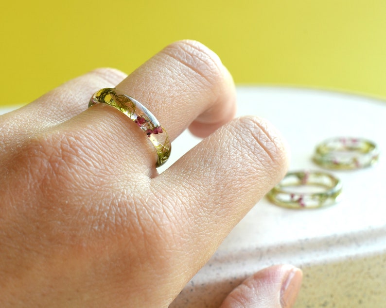 Enchanted Whisper Resin Ring: Nature-Inspired Elegance with Dried Moss and Heather Blooms