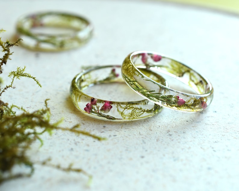 Enchanted Whisper Resin Ring: Nature-Inspired Elegance with Dried Moss and Heather Blooms