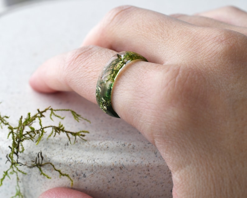 Natural Moss Resin Ring with Gold Leaf – Unique Nature Lover’s Gift, Handmade Christmas Gift for Men & Women