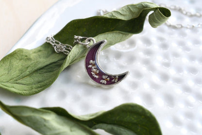 Mini Crescent Moon Pendant with Queen Anne's Lace Flowers - Floral Resin Jewelry - Real Pressed Flowers