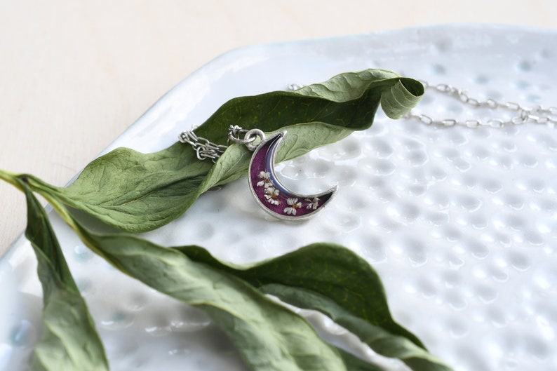 Mini Crescent Moon Pendant with Queen Anne's Lace Flowers - Floral Resin Jewelry - Real Pressed Flowers