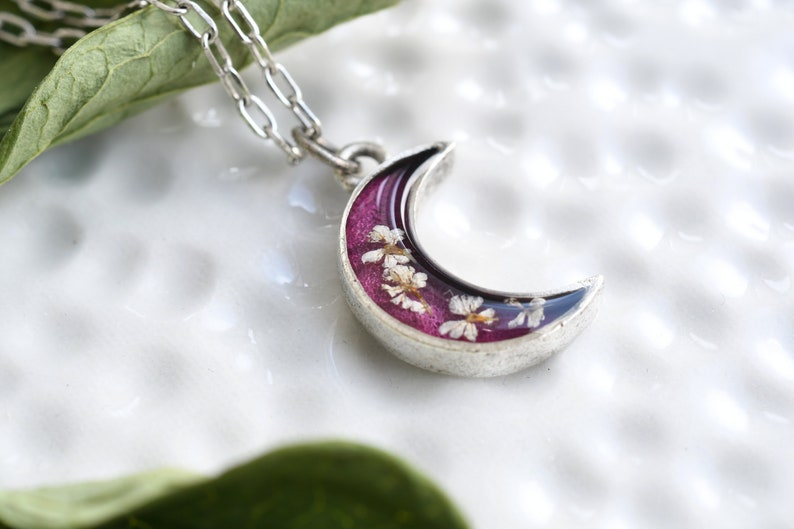 Mini Crescent Moon Pendant with Queen Anne's Lace Flowers - Floral Resin Jewelry - Real Pressed Flowers