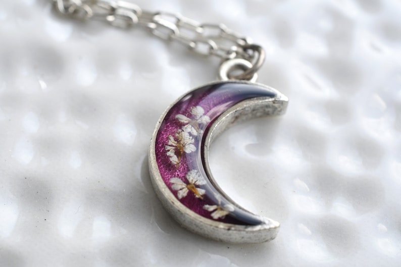 Mini Crescent Moon Pendant with Queen Anne's Lace Flowers - Floral Resin Jewelry - Real Pressed Flowers