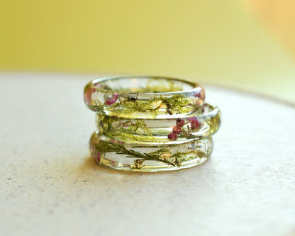 Enchanted Whisper Resin Ring: Nature-Inspired Elegance with Dried Moss and Heather Blooms