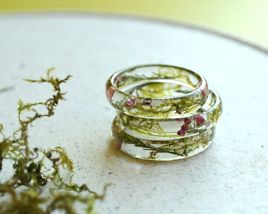 Enchanted Whisper Resin Ring: Nature-Inspired Elegance with Dried Moss and Heather Blooms
