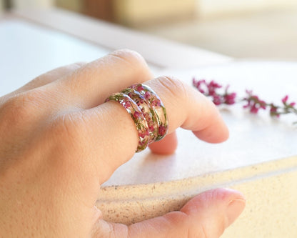 Delicate Resin Ring with Real Dried Pink Heather Flowers – Handmade Floral Jewelry – Hypoallergenic Promise Ring for Her – Nature Ring