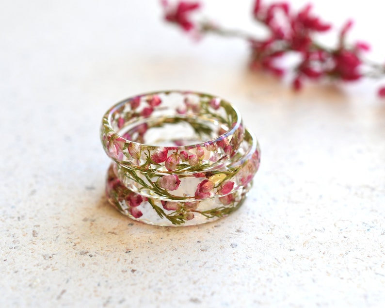 Delicate Resin Ring with Real Dried Pink Heather Flowers – Handmade Floral Jewelry – Hypoallergenic Promise Ring for Her – Nature Ring