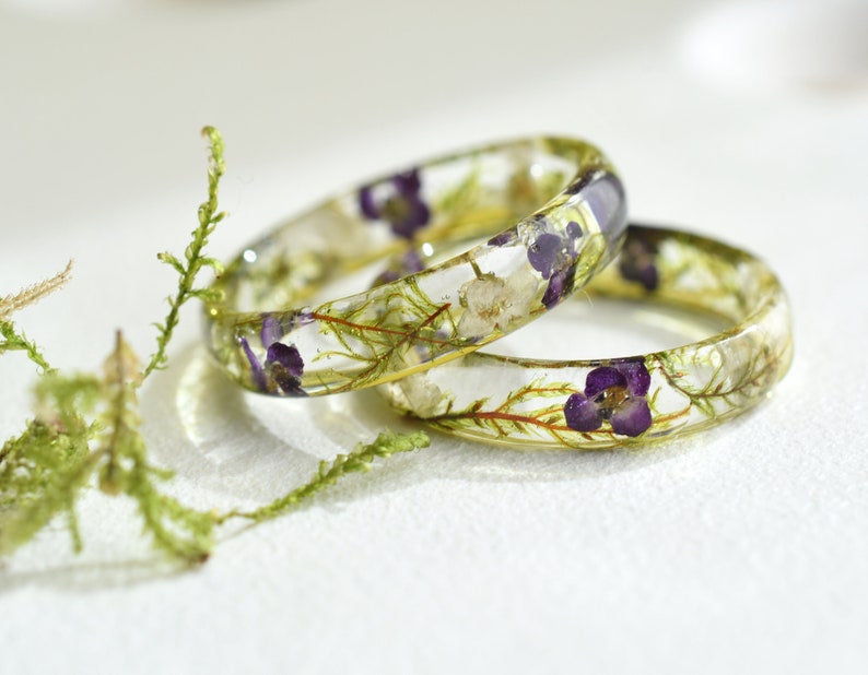 Dried Moss and Alyssum Flowers Ring - Real Dried Flowers Resin Jewelry - Nature inspired ring