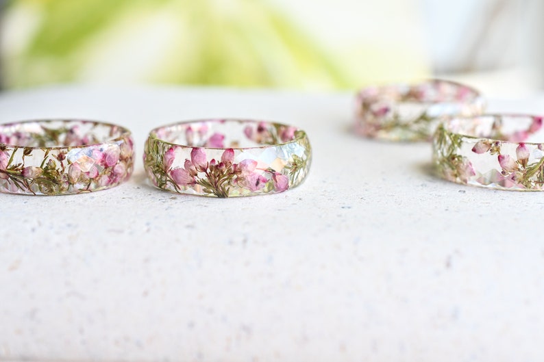 Real Dried Heather Flower Resin Ring - Purity Ring for Her - Pressed Flower Jewelry - Faceted resin Ring