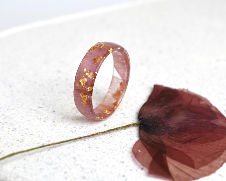 Real Poppy Petal Resin Ring with Gold Flakes – August Birth Flower Band, Handmade Floral Jewelry, Botanical Resin Ring, Nature Gift for Her