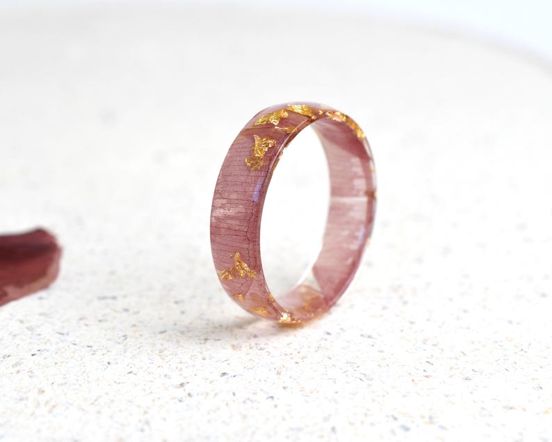Real Poppy Petal Resin Ring with Gold Flakes – August Birth Flower Band, Handmade Floral Jewelry, Botanical Resin Ring, Nature Gift for Her