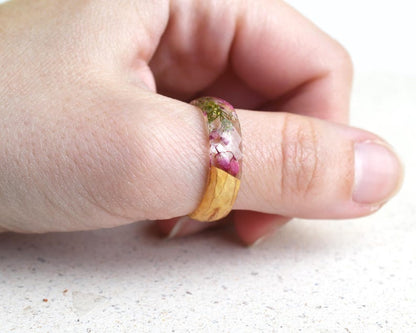 Faceted Resin Ring with Real Dried Pink Heather Flowers and Birch Wood – Handmade Floral Jewelry – Promise Ring for Her – Botanical Ring